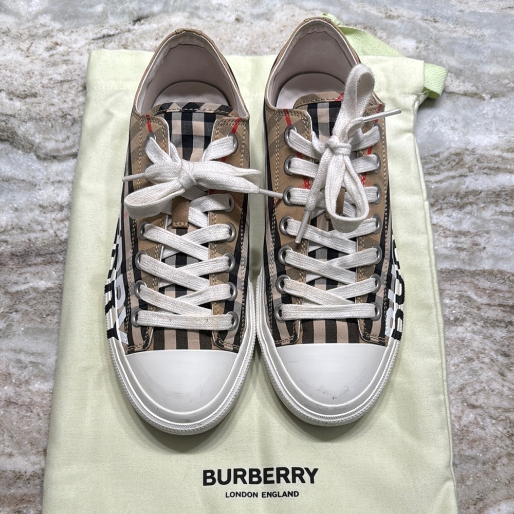 Womens burberry sneakers size 8.5